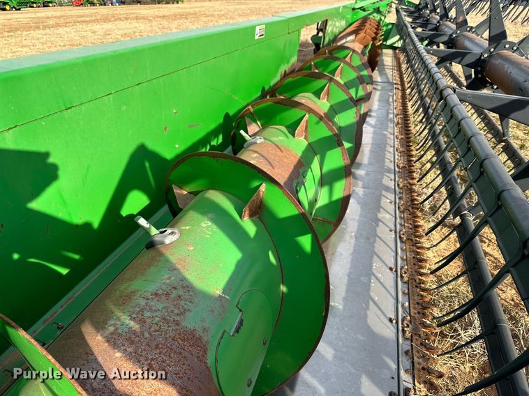 image for item DQ1571 2006 John Deere 630F flex head