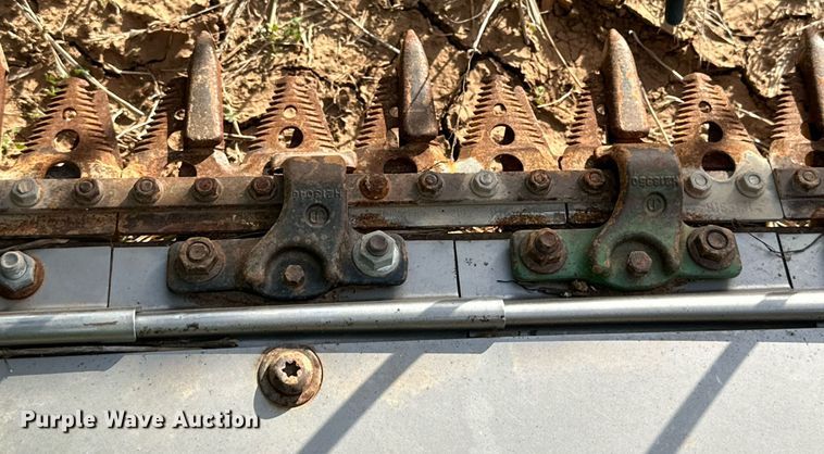 image for item DQ1571 2006 John Deere 630F flex head