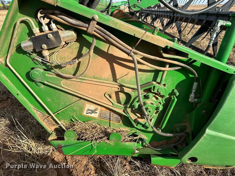 image for item DQ1571 2006 John Deere 630F flex head