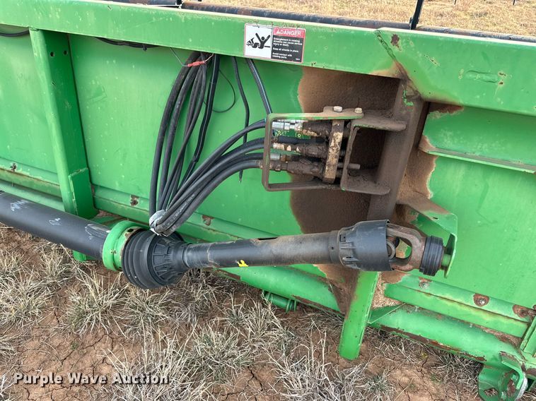 image for item DQ1571 2006 John Deere 630F flex head