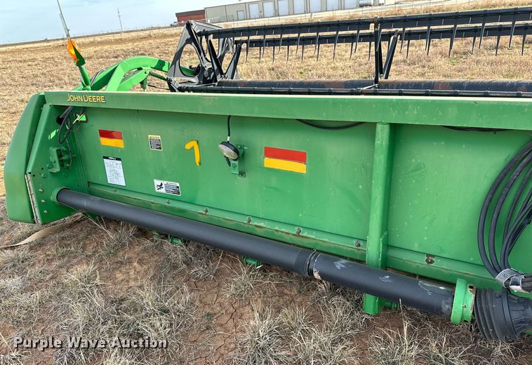 image for item DQ1571 2006 John Deere 630F flex head