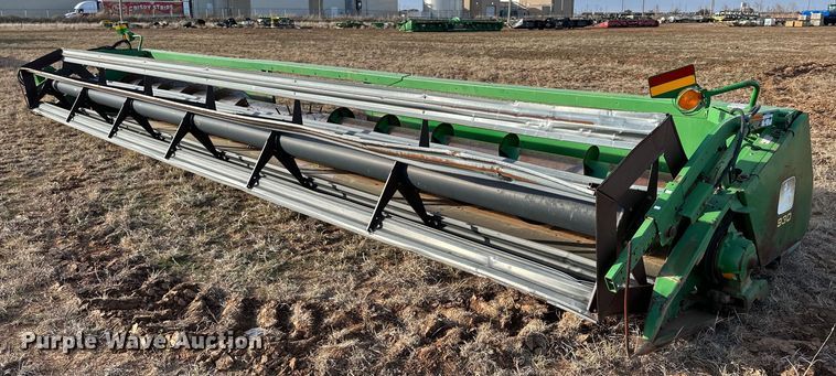 image for item DQ1572 John Deere 930 rigid head