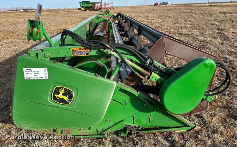 image for item DQ1572 John Deere 930 rigid head