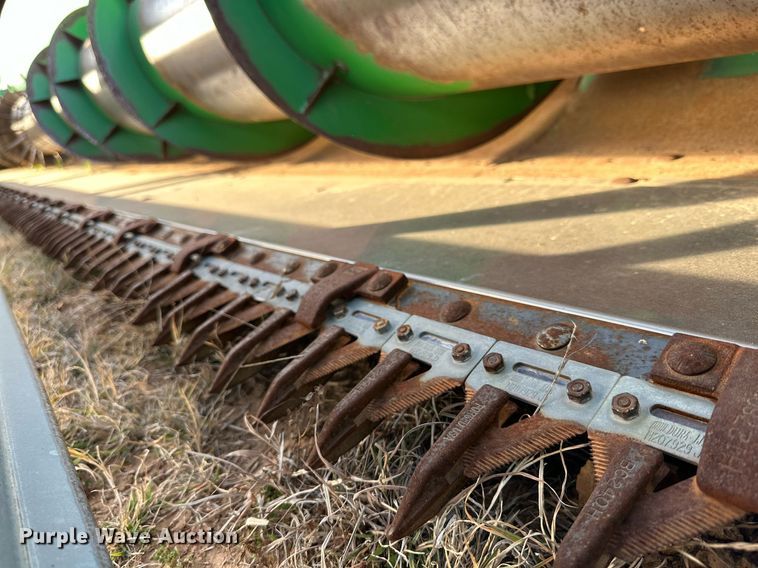 image for item DQ1572 John Deere 930 rigid head