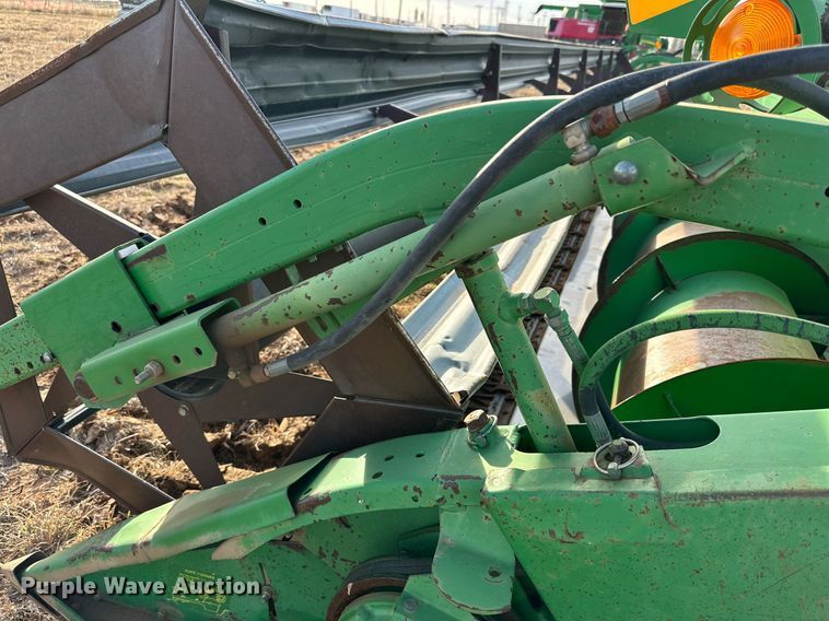 image for item DQ1572 John Deere 930 rigid head