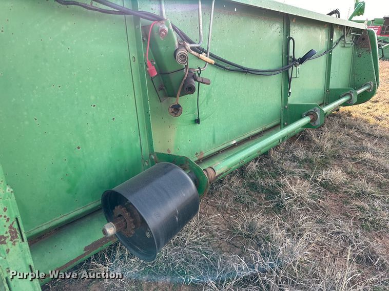 image for item DQ1572 John Deere 930 rigid head