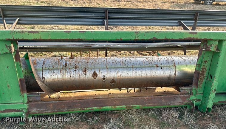 image for item DQ1572 John Deere 930 rigid head