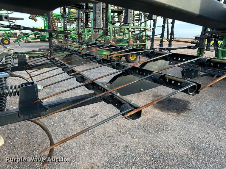 image for item DQ1574 2001 John Deere 2400 chisel