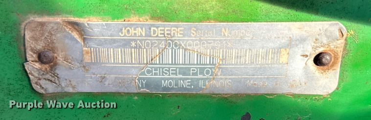 image for item DQ1574 2001 John Deere 2400 chisel