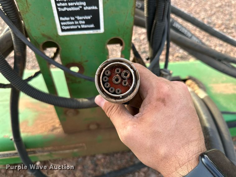 image for item DQ1575 2000 John Deere 2400 chisel