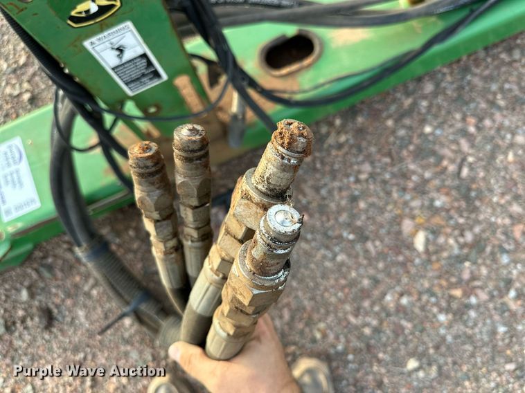 image for item DQ1575 2000 John Deere 2400 chisel