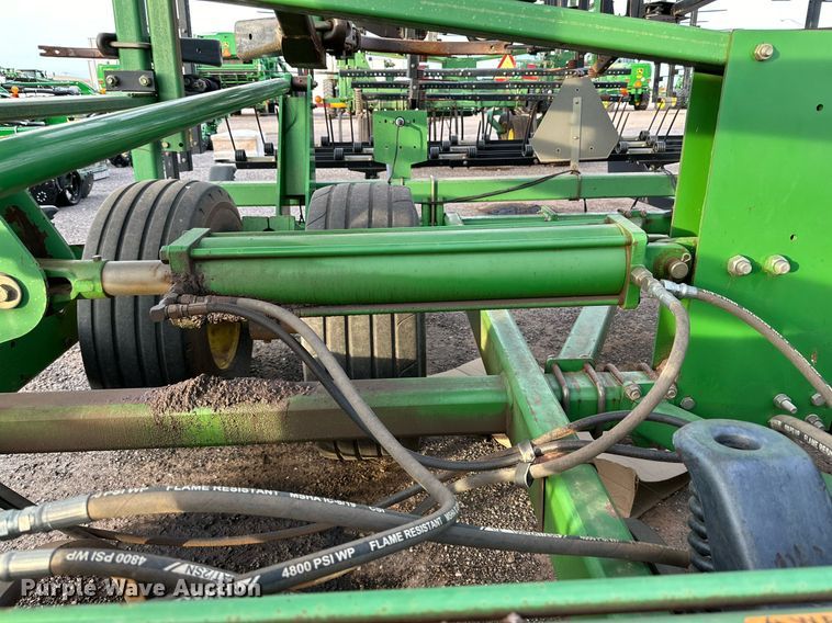 image for item DQ1575 2000 John Deere 2400 chisel