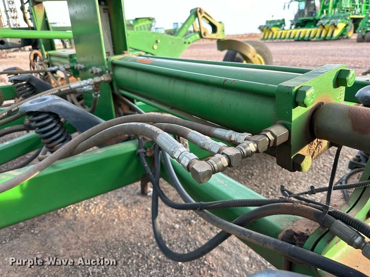 image for item DQ1575 2000 John Deere 2400 chisel