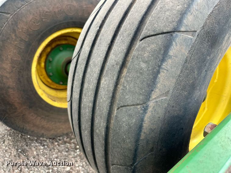 image for item DQ1575 2000 John Deere 2400 chisel