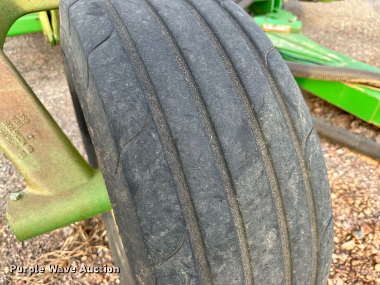 image for item DQ1575 2000 John Deere 2400 chisel