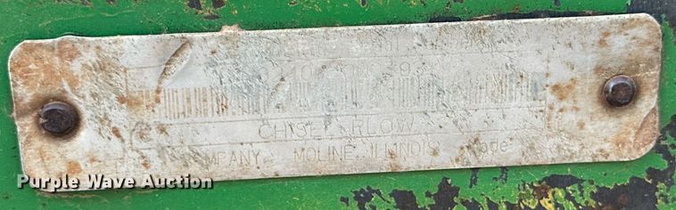 image for item DQ1575 2000 John Deere 2400 chisel