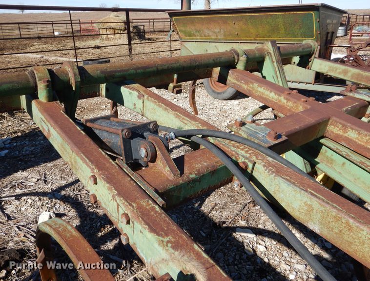 image for item DR5904 John Deere E1610  chisel