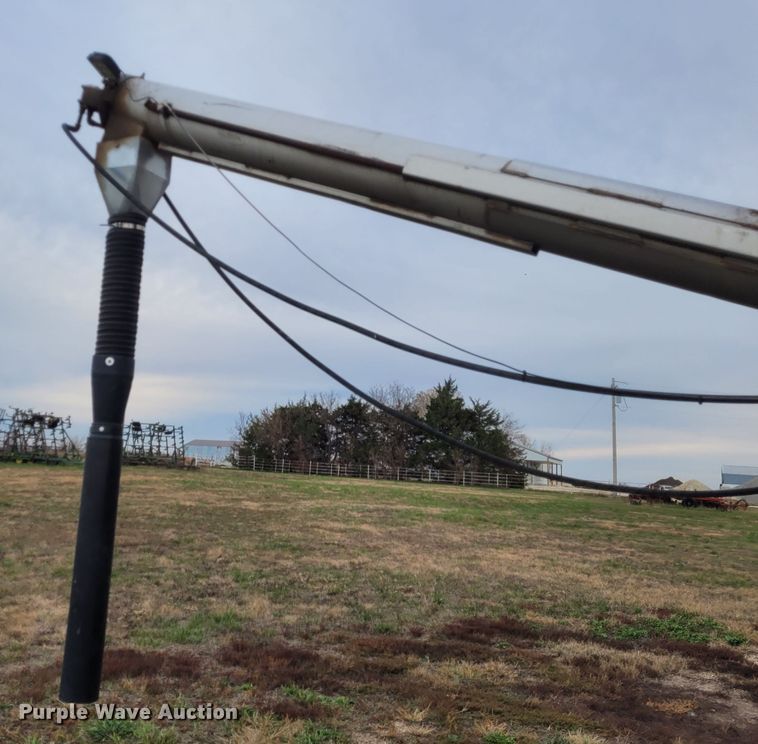 image for item EB9805 1988 International F2275  fertilizer delivery truck