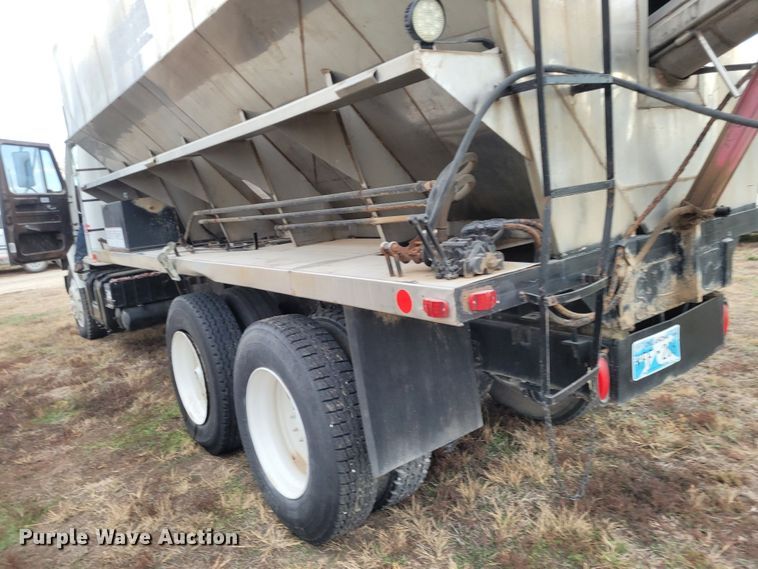 image for item EB9805 1988 International F2275  fertilizer delivery truck