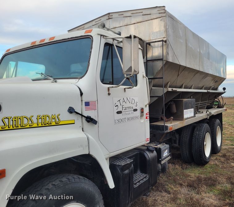 image for item EB9805 1988 International F2275  fertilizer delivery truck
