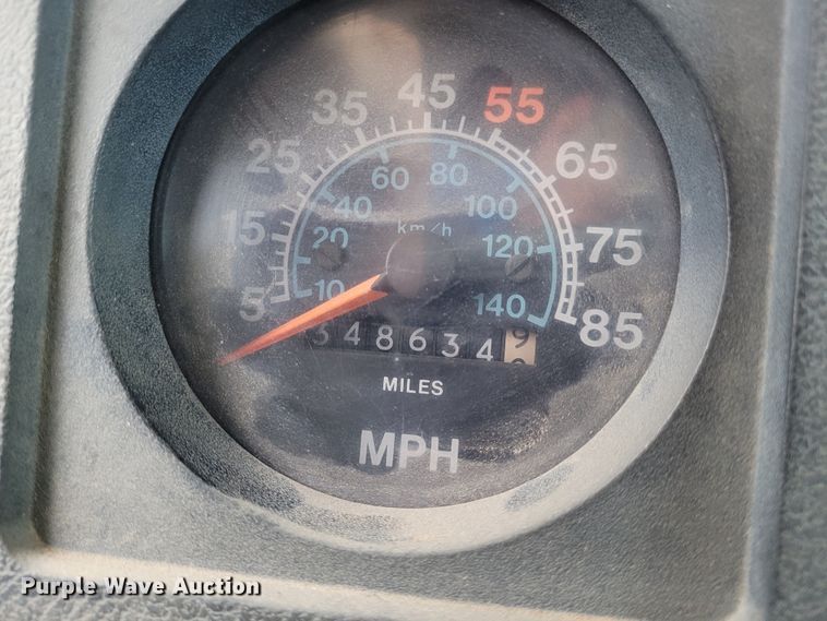 image for item EB9805 1988 International F2275  fertilizer delivery truck