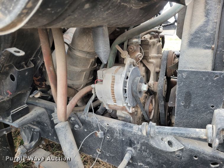 image for item EB9805 1988 International F2275  fertilizer delivery truck