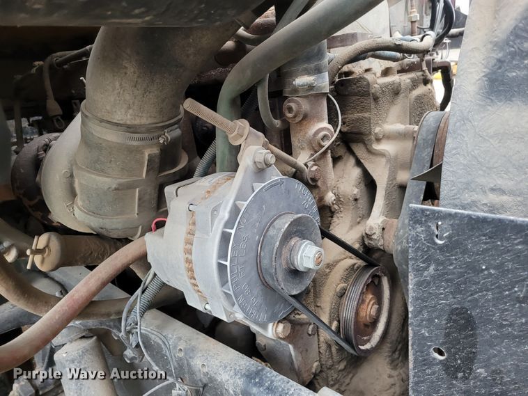 image for item EB9805 1988 International F2275  fertilizer delivery truck