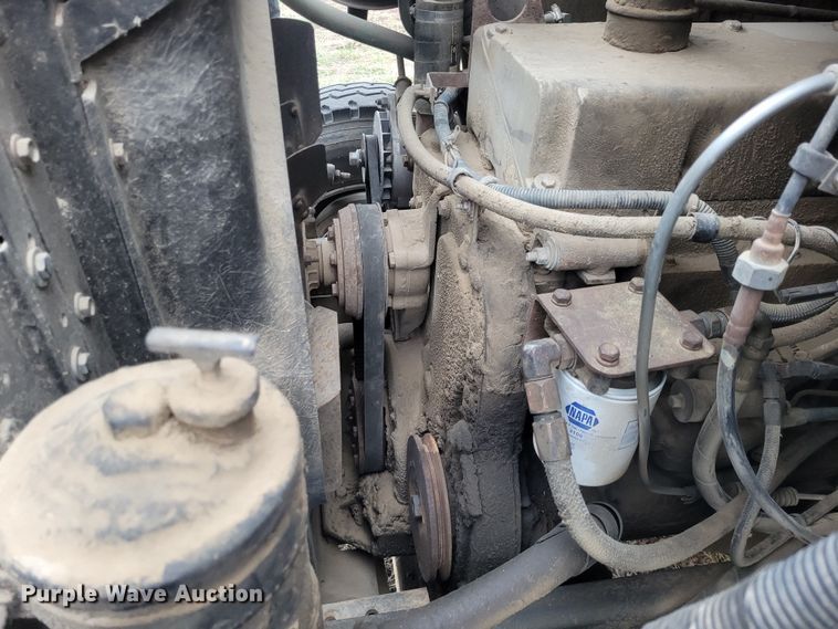 image for item EB9805 1988 International F2275  fertilizer delivery truck