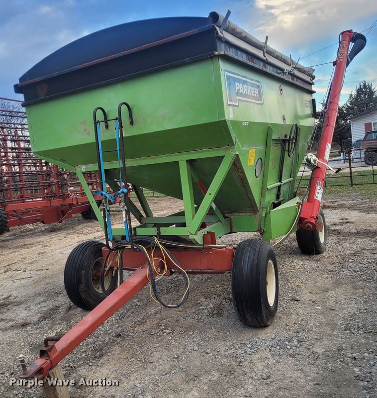 image for item EB9809 Parker 2600  gravity wagon