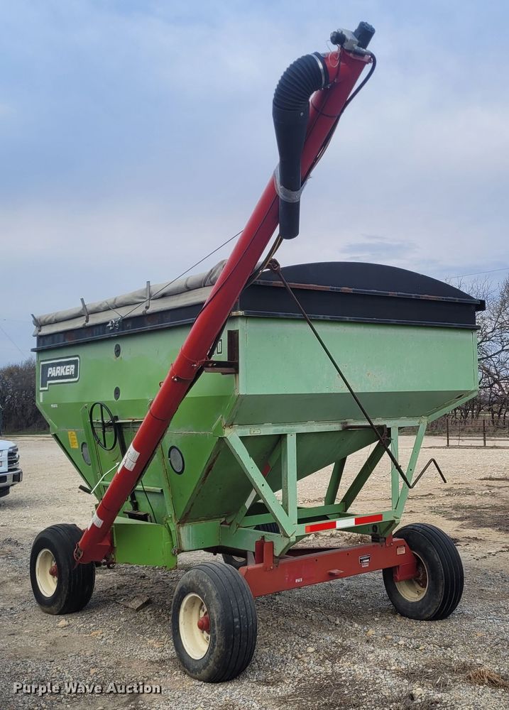 image for item EB9809 Parker 2600  gravity wagon