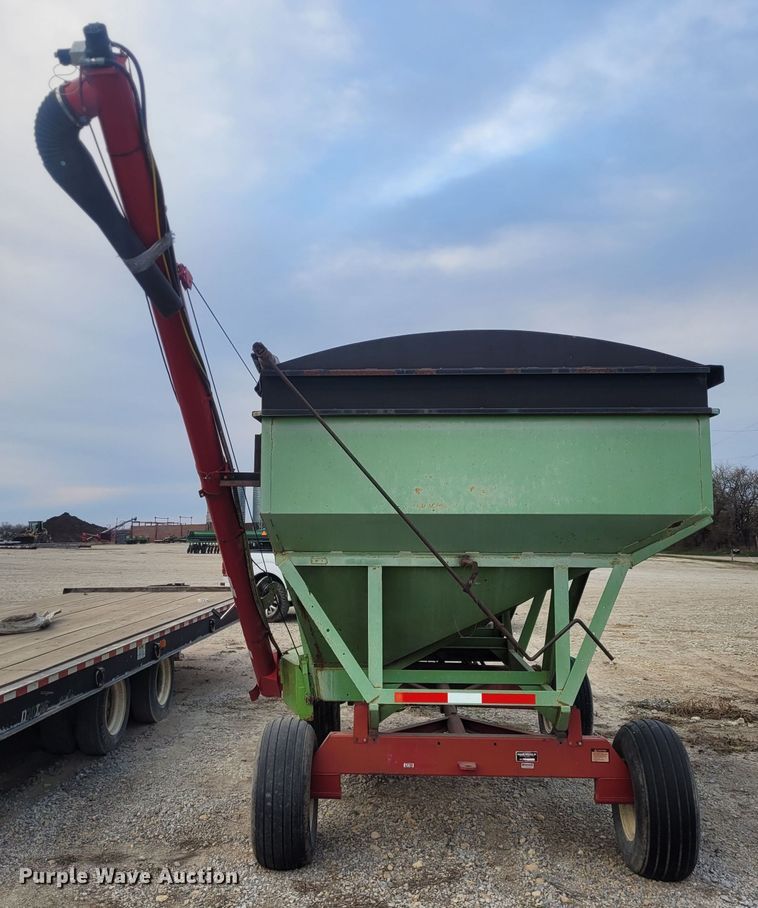 image for item EB9809 Parker 2600  gravity wagon