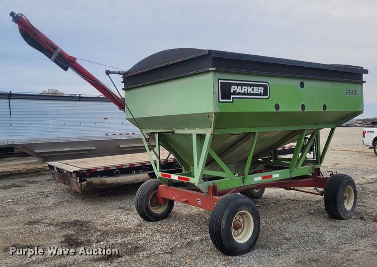 image for item EB9809 Parker 2600  gravity wagon