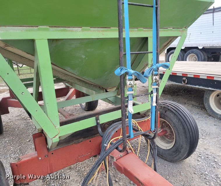 image for item EB9809 Parker 2600  gravity wagon