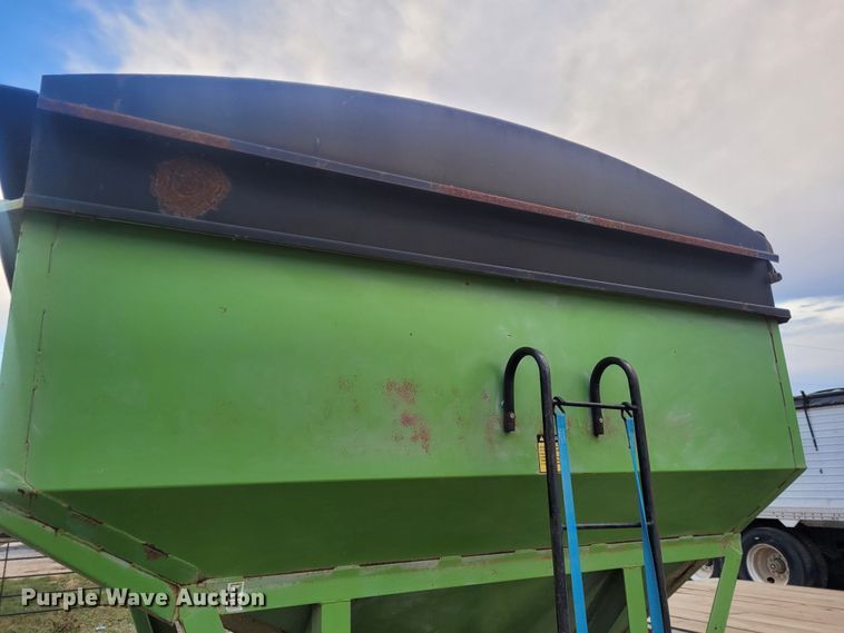 image for item EB9809 Parker 2600  gravity wagon