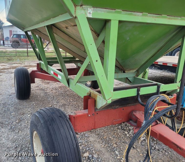 image for item EB9809 Parker 2600  gravity wagon