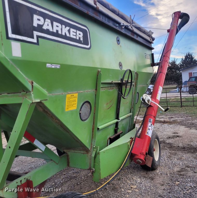 image for item EB9809 Parker 2600  gravity wagon