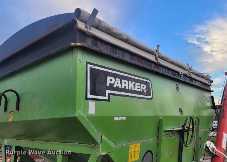 image for item EB9809 Parker 2600  gravity wagon