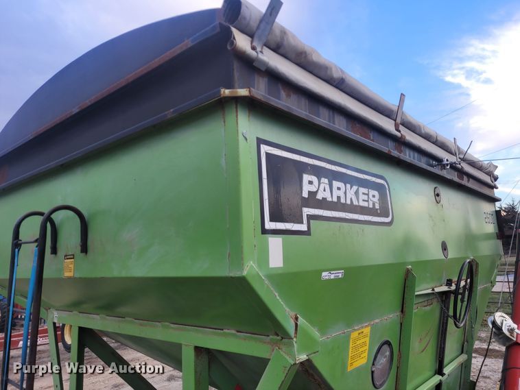 image for item EB9809 Parker 2600  gravity wagon