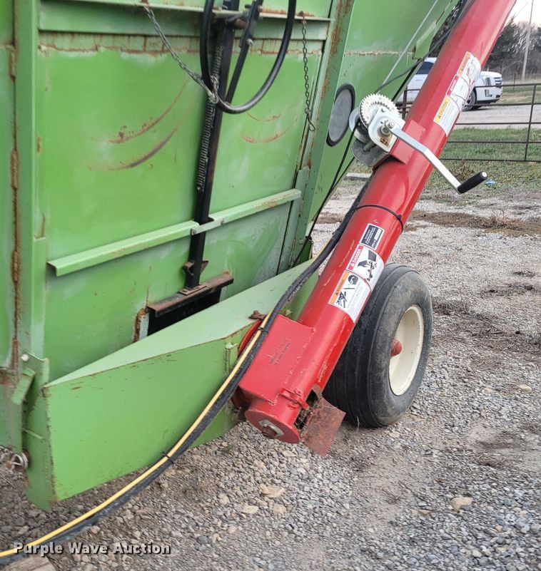 image for item EB9809 Parker 2600  gravity wagon