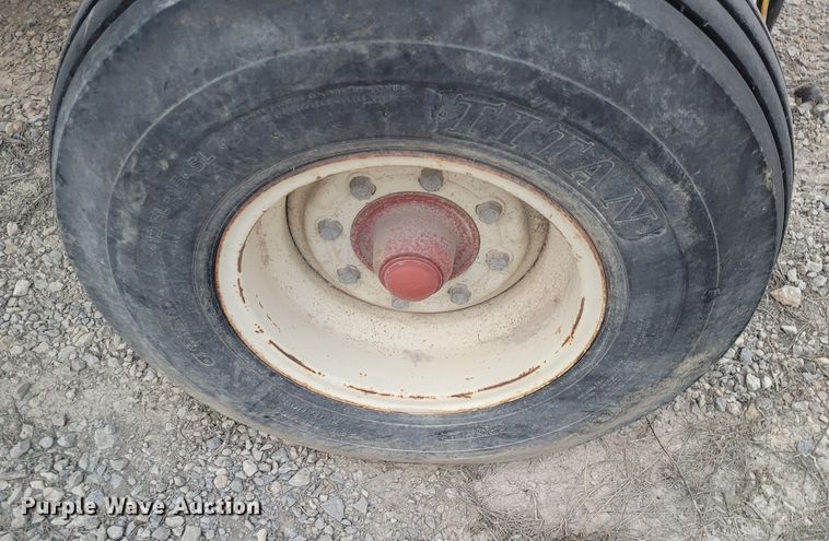 image for item EB9809 Parker 2600  gravity wagon