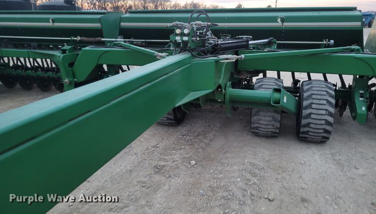 image for item EB9813 Great Plains 3S-4000HD  grain drill