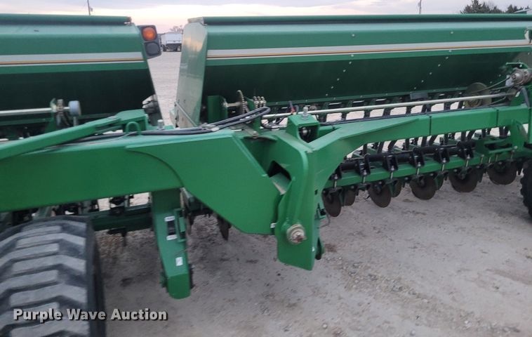 image for item EB9813 Great Plains 3S-4000HD  grain drill