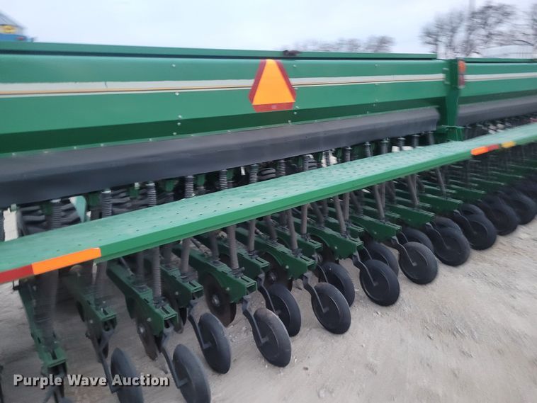 image for item EB9813 Great Plains 3S-4000HD  grain drill