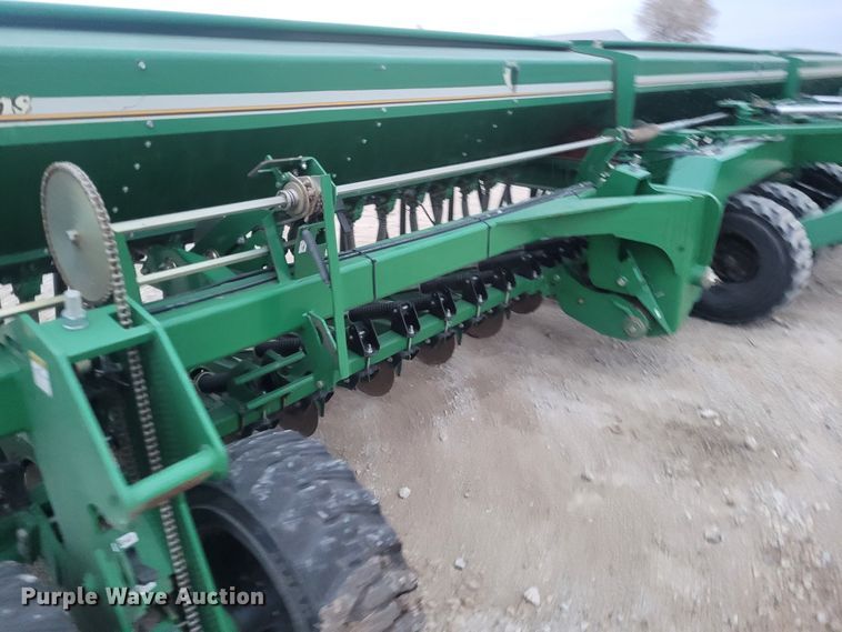 image for item EB9813 Great Plains 3S-4000HD  grain drill