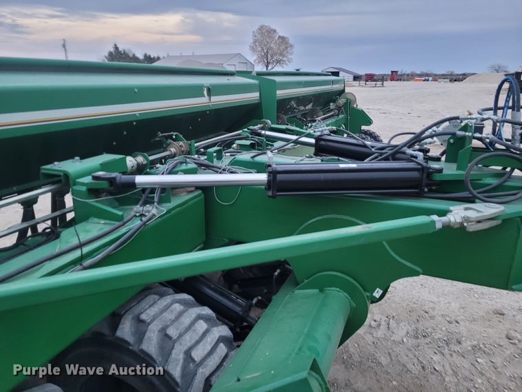 image for item EB9813 Great Plains 3S-4000HD  grain drill