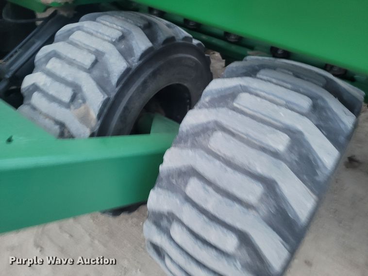 image for item EB9813 Great Plains 3S-4000HD  grain drill