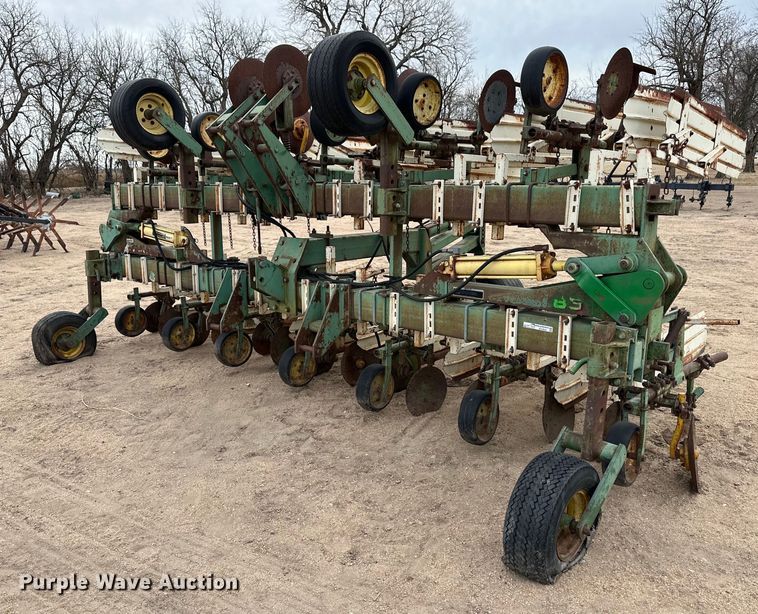 image for item EK9822 John Deere  row crop cultivator