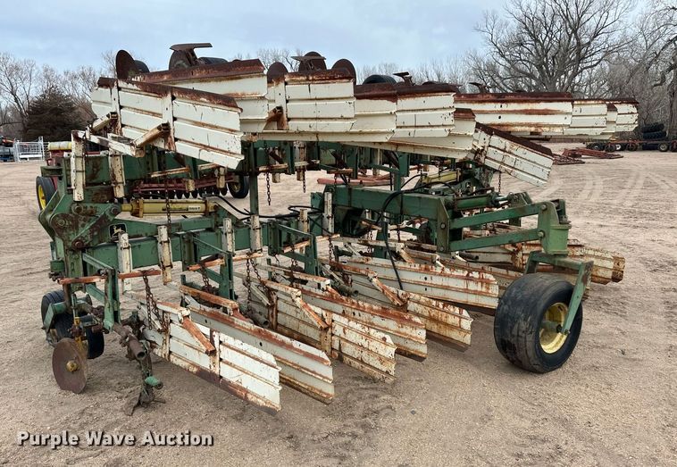 image for item EK9822 John Deere  row crop cultivator