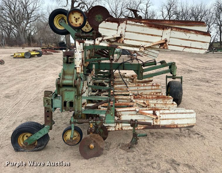 image for item EK9822 John Deere  row crop cultivator