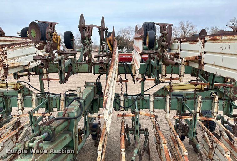 image for item EK9822 John Deere  row crop cultivator